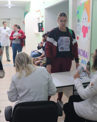 SAÚDE MOBILIZA COMUNIDADE PARA IMUNIZAÇÕES