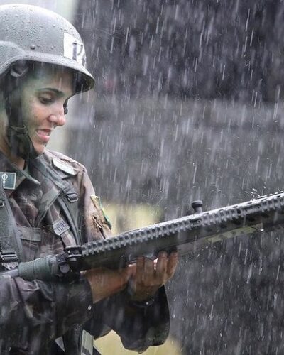 DUAS ADOLESCENTES E O SONHO DA CARREIRA MILITAR