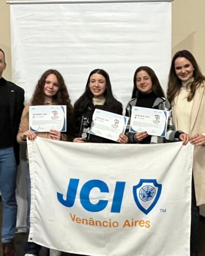 ALUNA DA SAP VENCE PROJETO ORATÓRIA NAS ESCOLAS