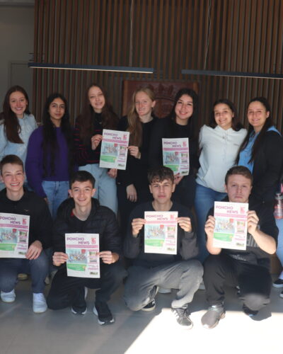 ESTUDANTES DIVULGAM O JORNAL ‘PONCHO NEWS’