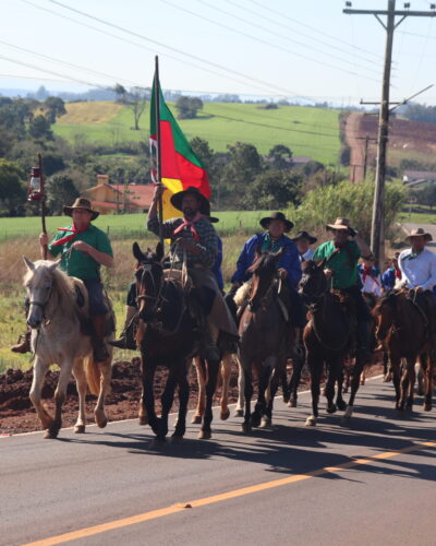 CAVALGADA DA CHAMA CRIOULA CHEGA AO MUNICÍPIO