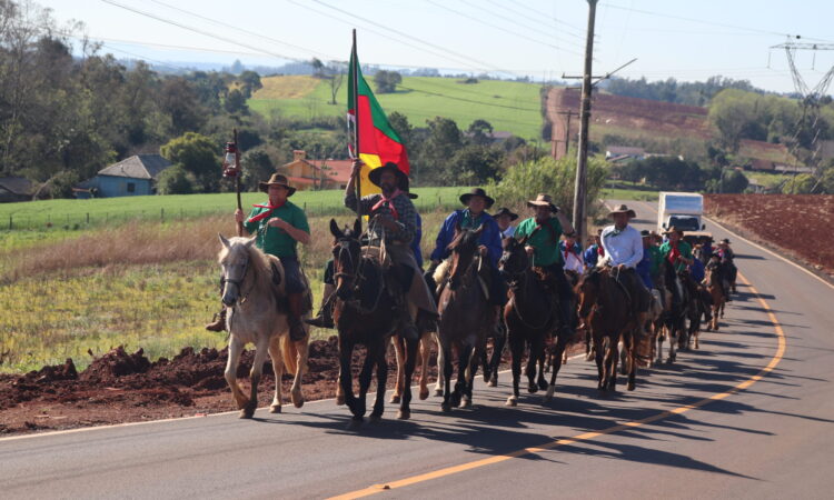 CAVALGADA DA CHAMA CRIOULA CHEGA AO MUNICÍPIO