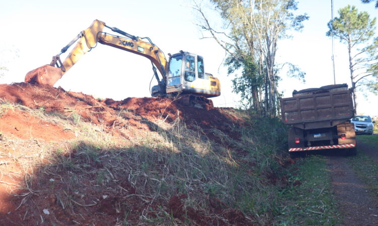 PREFEITURA PREPARA ÁREA PARA O AVANÇAR ESPORTES