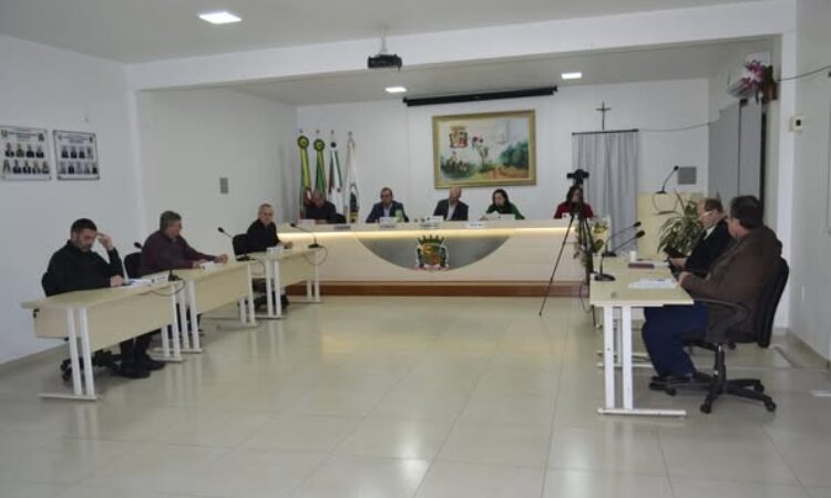 CRÉDITO E CONTRATAÇÃO DE OPERADOR DE MÁQUINAS NA CÂMARA