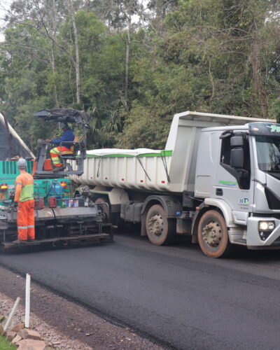 ASFALTO NA ESTRADA ARROIO BONITO FINALIZADO. EM SETE MESES SÃO 2,1 KM DE PAVIMENTAÇÃO