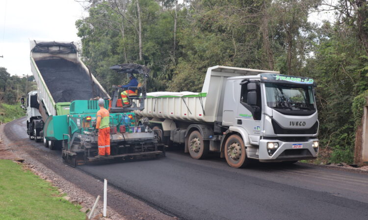 ASFALTO NA ESTRADA ARROIO BONITO FINALIZADO. EM SETE MESES SÃO 2,1 KM DE PAVIMENTAÇÃO