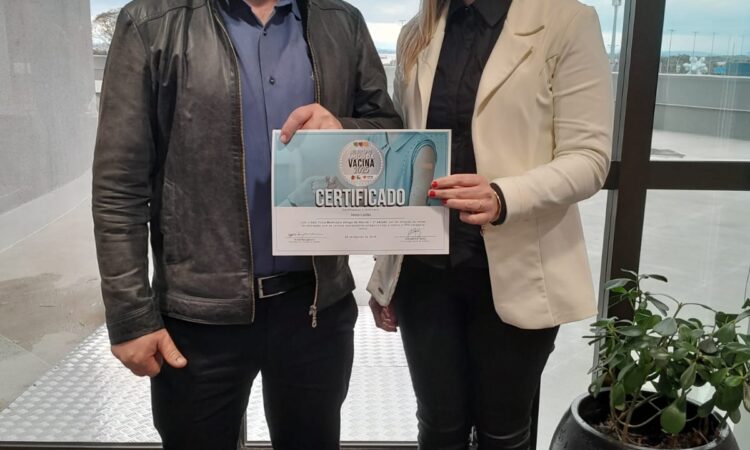 MUNICÍPIO RECEBE CERTIFICADO PELO TRABALHO DE VACINAÇÃO