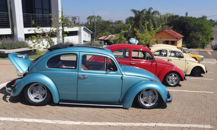 MAIS DE 300 VEÍCULOS NO 1º ENCONTRO DE CARROS ANTIGOS
