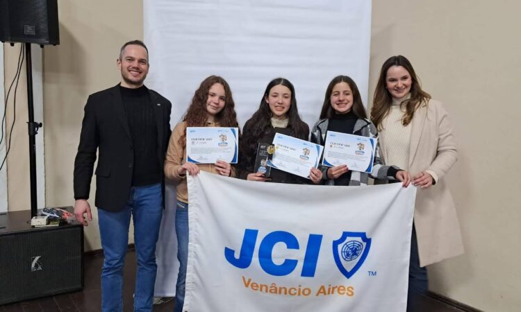 ALUNA DA SAP NA ETAPA REGIONAL DO ORATÓRIA NAS ESCOLAS