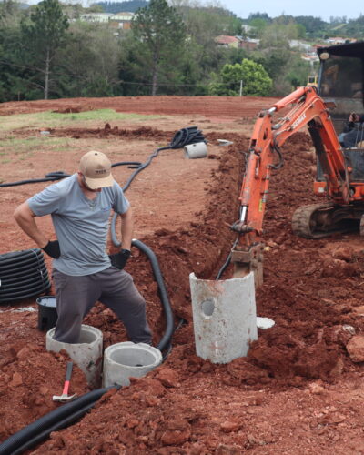 TRABALHOS NA QUADRAS ESPORTIVAS E ILUMINA ESPORTES