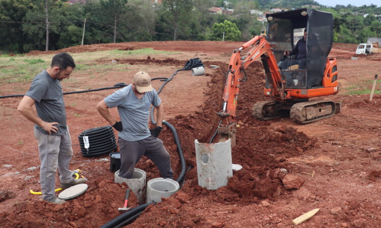 TRABALHOS NA QUADRAS ESPORTIVAS E ILUMINA ESPORTES