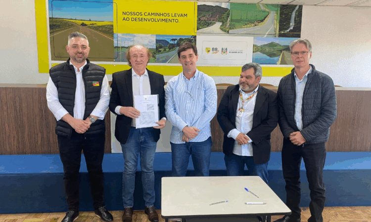 PREFEITURA ASSINA COOPERAÇÃO PARA RECUPERAÇÃO DE ESTRADAS