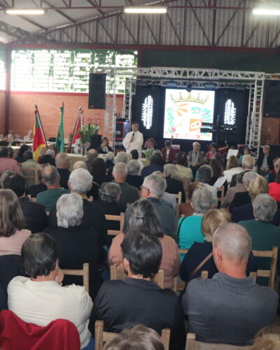 MAIS DE 300 PESSOAS NO ENCONTRO MUNICIPAL DO IDOSO