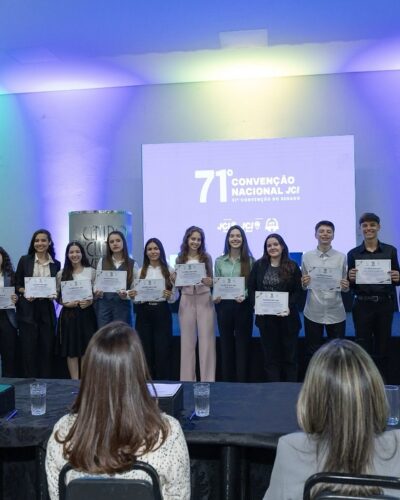 ALUNA QUÉREN KROTH NA ETAPA NACIONAL DE ORATÓRIA