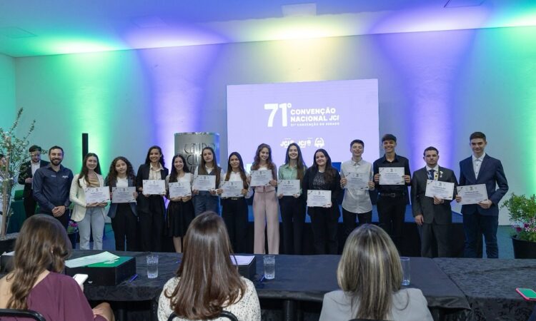 ALUNA QUÉREN KROTH NA ETAPA NACIONAL DE ORATÓRIA