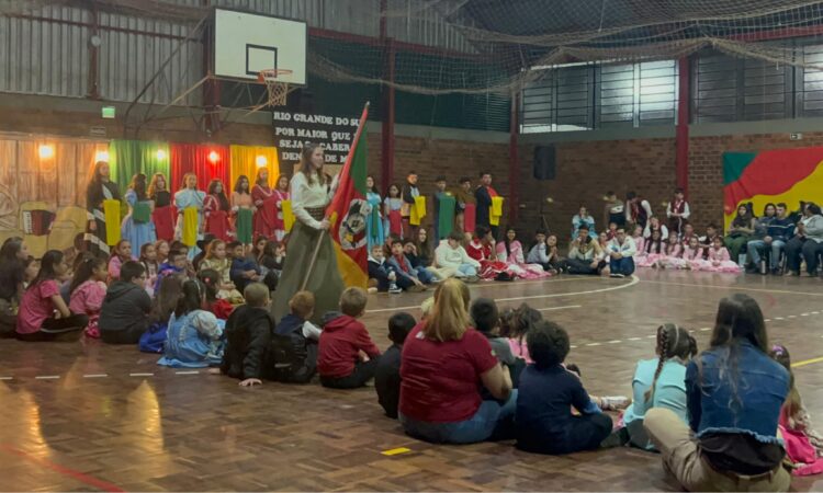 NOITE CULTURAL NA ESCOLA SANTO ANTÔNIO