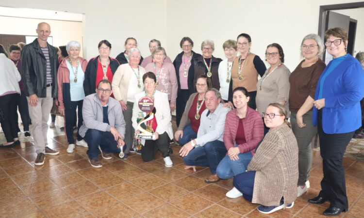 GRUPO ROSA VERMELHA CAMPEÃO NO BOLÃO DE MESA