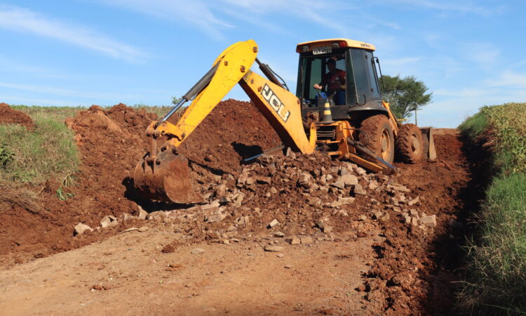 COM VERBA DA UNIÃO, PREFEITURA VAI ADQUIRIR RETROESCAVADEIRA
