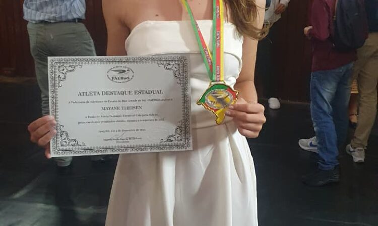 MAYANE THEISEN ATLETA DESTAQUE ESTADUAL NO ATLETISMO