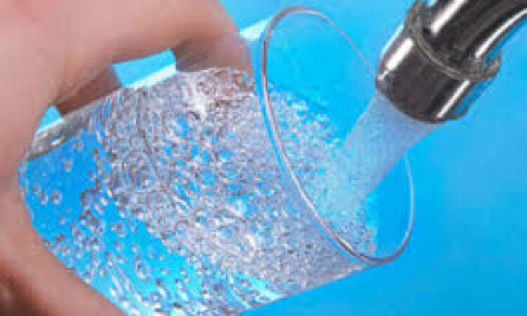 ÁGUA POTÁVEL PARA 100% DA POPULAÇÃO