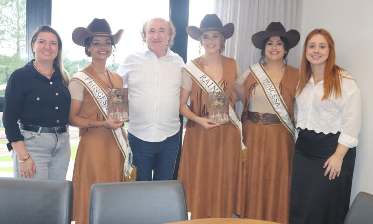 PREFEITO RECEBE CONVITE DA FESTA DO BÚFALO