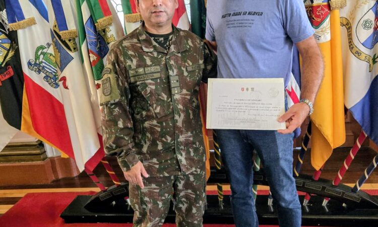 SECRETÁRIO DA JUNTA MILITAR HOMENAGEADO