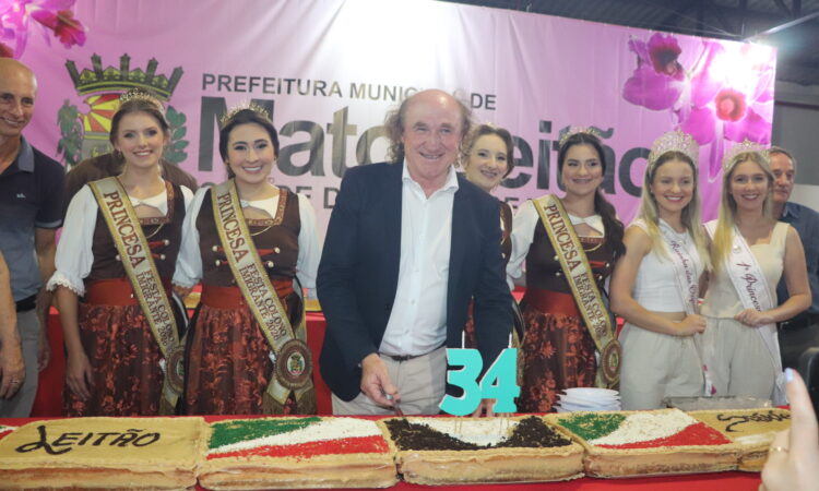 POPULAÇÃO COMEMORA OS 34 ANOS DE MATO LEITÃO