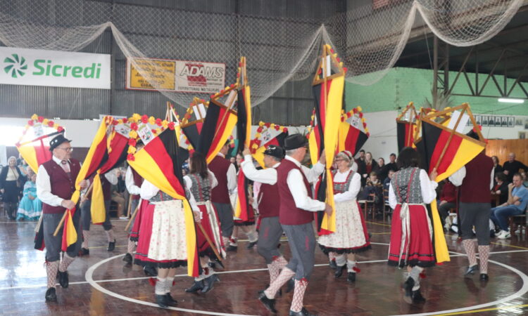 GRUPOS DE DANÇAS ALEMÃS NA FESTA DE ANIVERSÁRIO