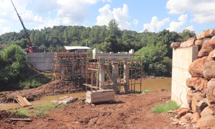 SERVIÇOS DE GUINDASTE NA ‘PONTE PASSO FUNDO’