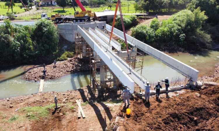 VIGAS DA NOVA PONTE ‘PASSO FUNDO’ SÃO INSTALADAS