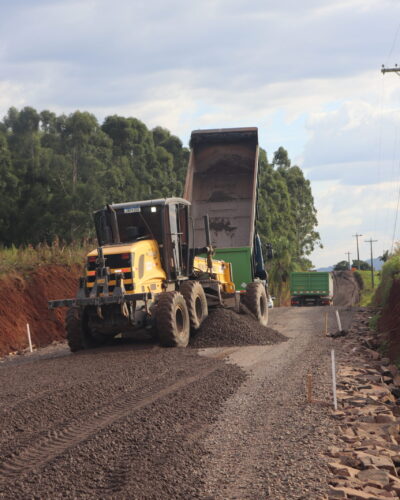 ATENÇÃO MOTORISTAS. OBRAS NA ESTRADA SAMPAIO AVANÇAM