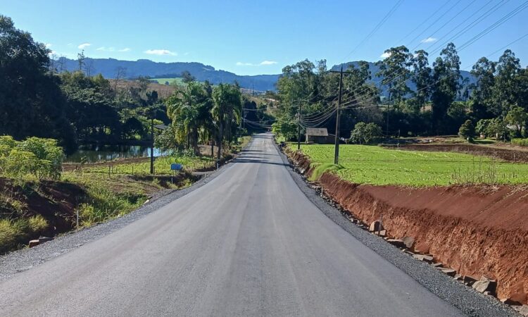 ASFALTO NA ESTRADA SAMPAIO ESTÁ CONCLUÍDO