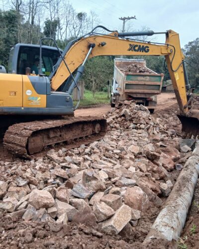 OBRAS SEGUE COM TRABALHOS EM SANTO ANTÔNIO