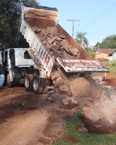 PREFEITURA EXECUTA SERVIÇOS EM SANTO ANTÔNIO, NO PAVIMENTA 3