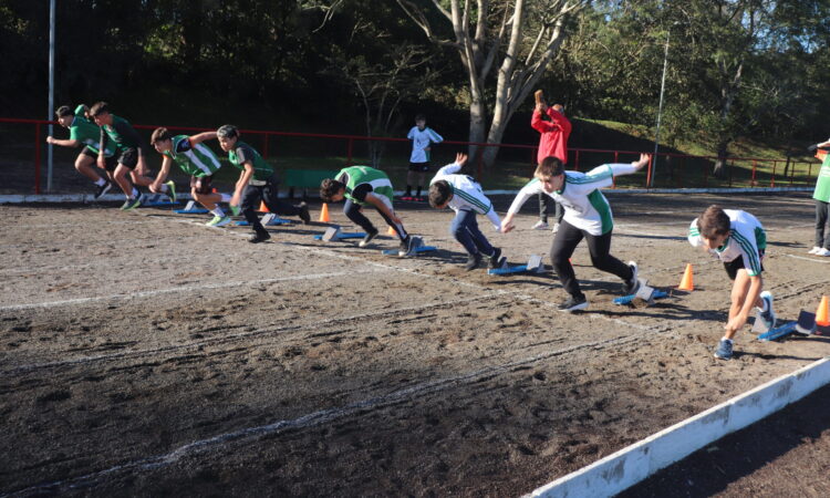 ATLETAS NO TROFÉU LAJEADO DE ATLETISMO