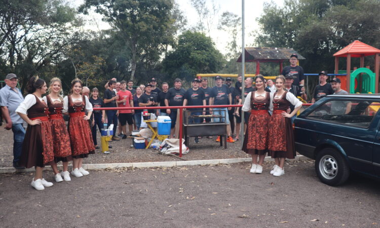 MAIS DE 35 VEÍCULOS ANTIGOS NA FESTA DO COLONO IMIGRANTE