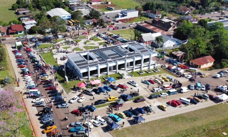 AÇÃO SOLIDÁRIA NO 2º ENCONTRO DE CARROS ANTIGOS