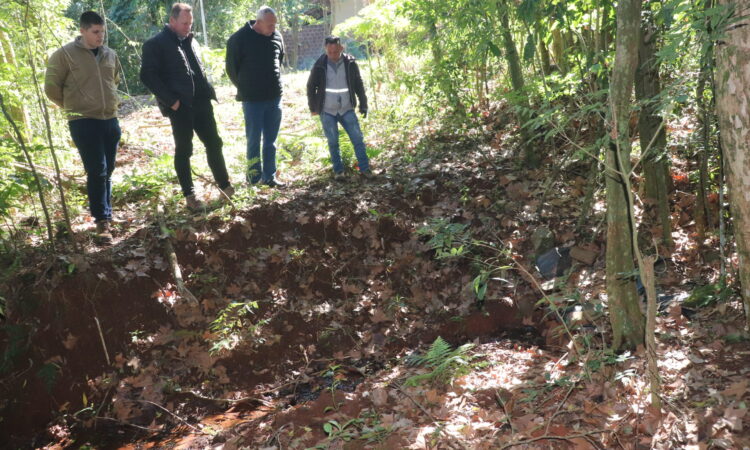 EMPRESA VISTORIA ÁREA PARA PRESERVAÇÃO DE NASCENTE