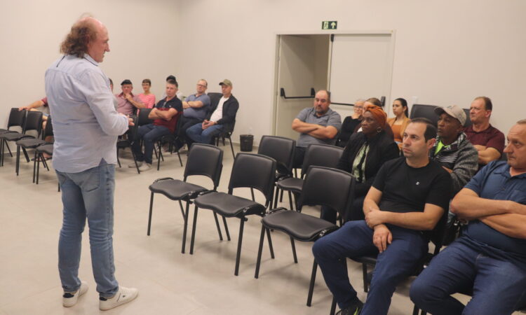 MORADORES APROVAM ASFALTO EM TRECHO DA LINHA HILLESHEIM