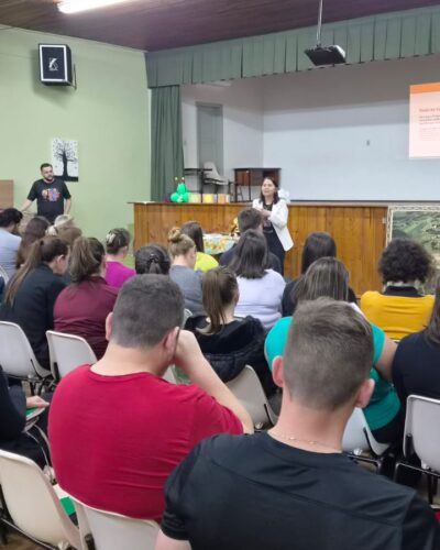 A UNIÃO FAZ A VIDA REÚNE 58 EDUCADORES