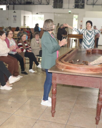 ROSA VERMELHA LARGA EM VANTAGEM NO BOLÃO DE MESA