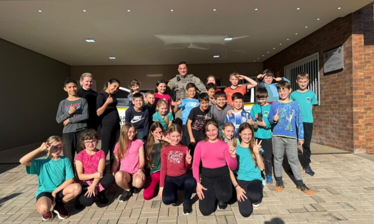 ESCOLA IRENO BOHN NO PROJETO ‘BRIGADA DE PORTAS ABERTAS’