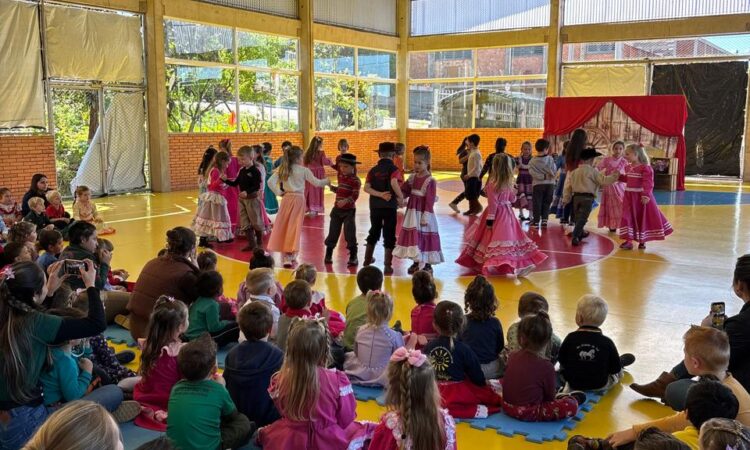 CULTURA GAÚCHA GANHA DESTAQUE NAS ESCOLAS