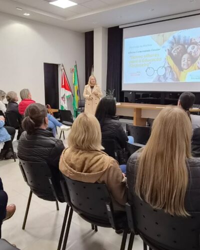 ‘FINANÇAS NA MOCHILA’ PROMOVE CONVERSA SOBRE EDUCAÇÃO FINANCEIRA