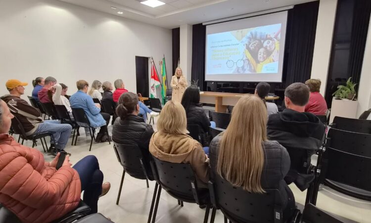 ‘FINANÇAS NA MOCHILA’ PROMOVE CONVERSA SOBRE EDUCAÇÃO FINANCEIRA