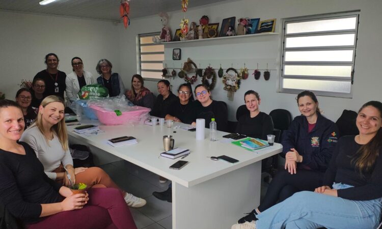ENCONTRO REÚNE EQUIPES DA ASSISTÊNCIA SOCIAL E SAÚDE