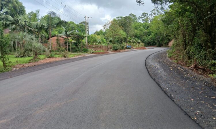 COESUL FINALIZA ASFALTAMENTO DA ESTRADA EM SANTO ANTÔNIO