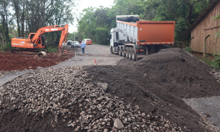TRABALHOS NO ASFALTO EM SANTO ANTÔNIO